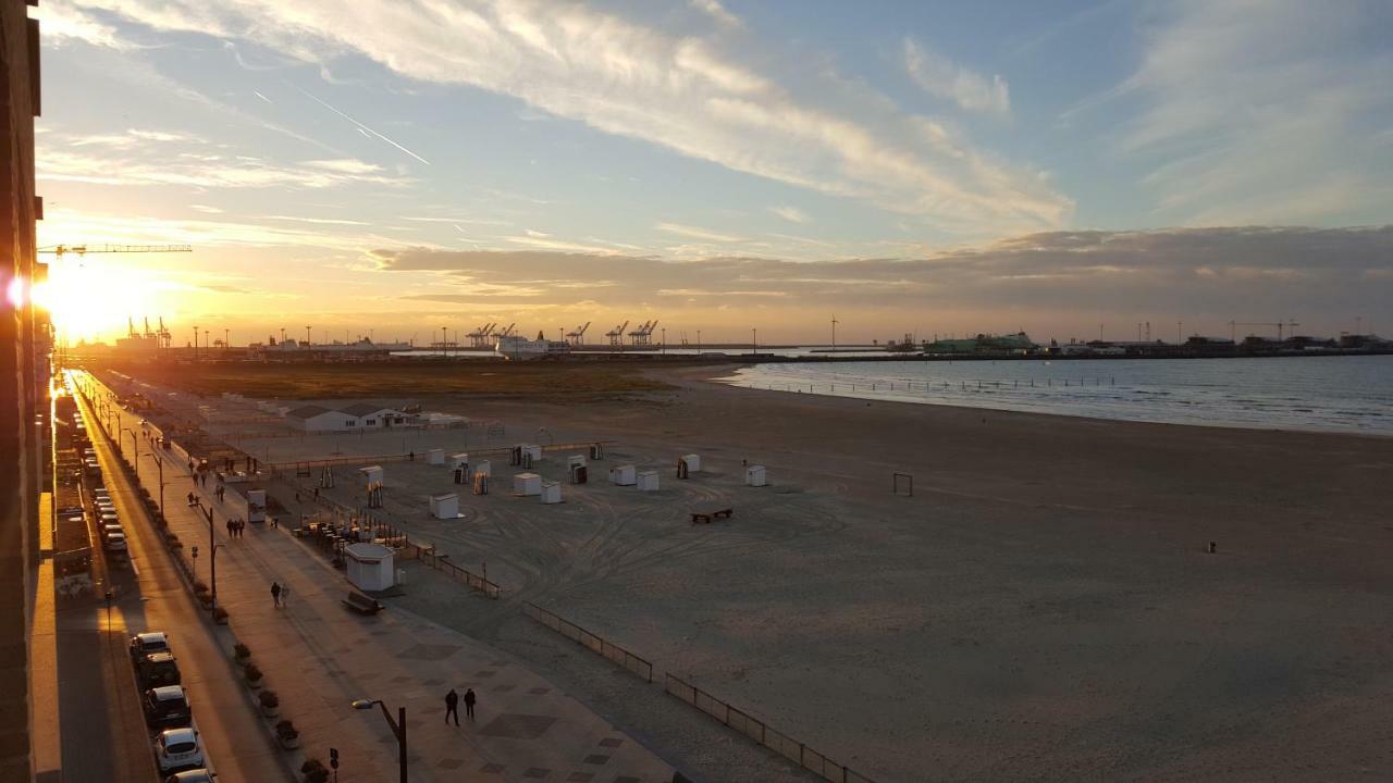 Modern Appartement Met Frontaal Zeezicht En Prive Parking Knokke-Heist Dış mekan fotoğraf